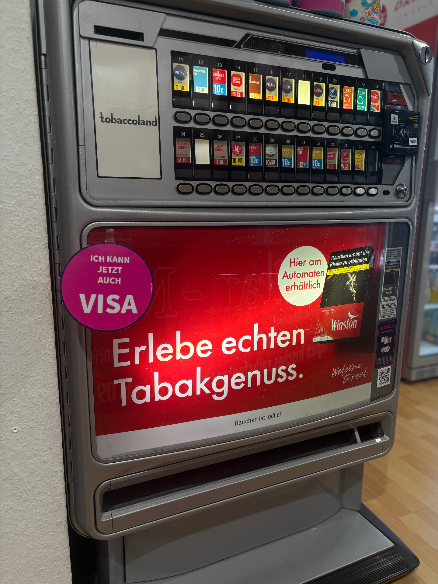 Zigarettenautomat mit Kartenzahlung im Markt